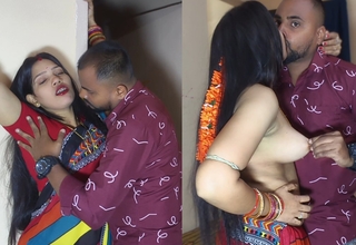 DESI TAMIL MALLU AUNTY HOT ROMANCE WITH KISSING AND SAREE BLOUSE BRA REMOVE BY RAHUL