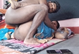 Desi Bhabhi Ko AkeLi Ghar Me BuLakar Master Chudae Kiya