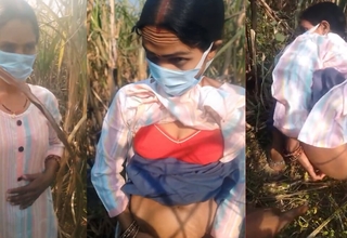 desi bhabhi ko ganne ki khet me chudai kiya