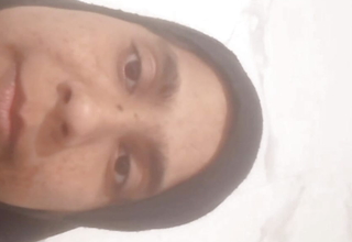 Phone call with Saudi rusticate woman