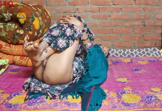 Indian Desi hauswaif Rani bhabhi ki chudayi devar ne bhabhi ko ghodi bana ke choda Indian school girl naic faking with cut corners Desi  Indian