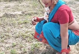 Hawt KAAMVALI bhabhi ki chudai beautiful chut with saree removing