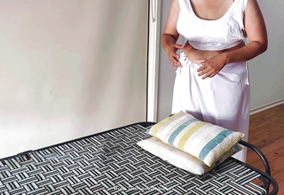 Slurps Indian Wife Gives Oil Massage - Desi Cissified Masseuse - Traditional Saree Massage