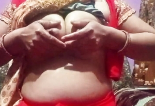 Indian bhabhi massage her humongous boobs and fingerring her pussy