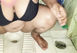 Desi newly unavailable girl enjoy say no to boyfriend by hard fingering and faking in bathroom