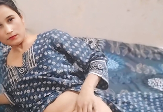 Step sister apne fixture ko chut dikha rhi the