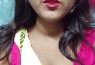Go to the powder-room fun with INDIAN DESI GIRL PARNITA