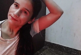 Desi girl ko chocolate khila kar chut mar liya