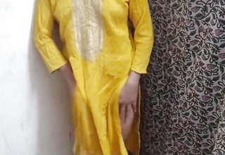 Affectation sister Peela shoot pahan kar aayi mere gulley HD video