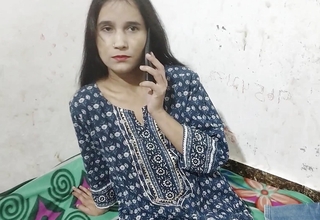 Boyfriend ko motion picture call par ungali kar ke dikhai