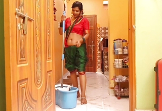 Hot Kaamwali Bhabhi Ki Chudai Spectacular Chut With Sari Removing