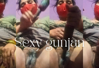 Sexy indian bhabhi rubbing her pussy and fucking her creamy pussy with belan