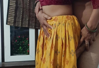 Tharki father-in-law gave flick to his daughter-in-law from behind