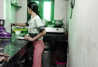Indian step sister ko yellow-belly me le jake pel diya