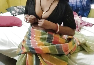 Bade confidential wali desi bahu apne sasur ji ke aage ghodi bankar randi ki tarah chudi