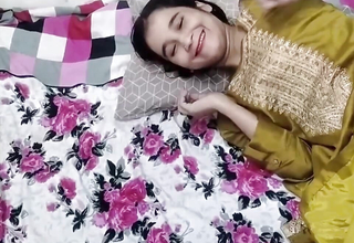 Buaa ki step daughter ko ghar pe bula kar jabar dasti pela