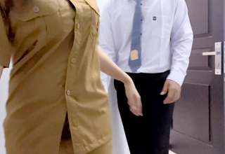 Teachers teach students biology lessons with attentiveness stick-to-it-iveness