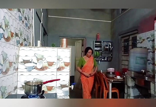 🥵INDIAN TRAIN VALI BHABHI  comprehensive shot sexual connection with step brother Xxx , Desi Village Doggy style rough hardcore College comprehensive tight