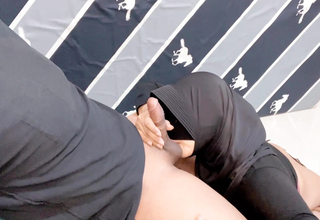 Hijab-wearing stepcousin is good at blowjob asking be expeditious for a mouth crot