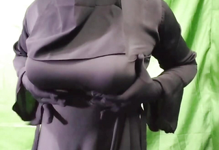 Indian burqa wali talking dirty and jerking