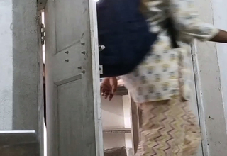 Indian trainer girl and her boyfriend classroom me chudachudi karne lgi