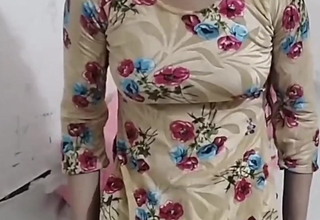 Indian muslim tolerant ko paise dekar jabar dasti pela