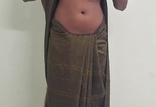 Fixing 1 Saree: Newly married tamil piece of baggage fucking far neighbour chum (Saree oda ool podum tamil ponnu)