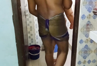Bangladeshi sexy bhabhi bathing video 🫦