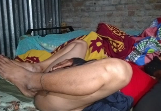 Gaon ki bhabhi raat ko ghar lakar dragon cum drum lagakar chudai ki