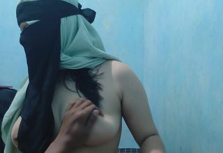 My friend's wife is addicted to squirming unaffected by my bed.