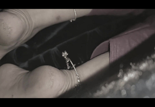 Freshly married Bhabhi seduce by brassiere seller anent hammer away home