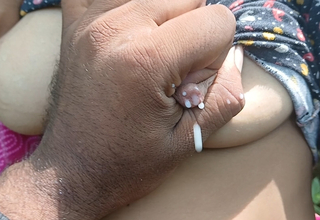 Gaon ki bhabhi ko jungle mein le jakar Hindi mein chudai ki