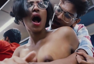 Today Exclusive -love On Moving Bus 1