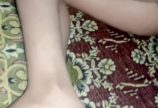 Hamare new padose aaye hain, unki Ladki ki Moti si Choot mein Chick ne apna Lund daal diya