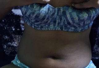 Indian college girl showing boobs(tamil clg ponnu molai)