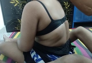 Sweet Bhabhi is shacking up will not hear of brother-in-law after a long time will not hear of husband is on tap work