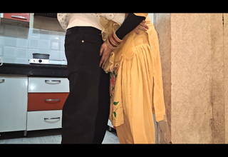 Desi housewife ki chudai ki kitchen me salwar utar kar