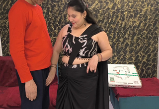 Pizza delivery boy fuck Indian lady