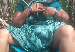 Tamil aunty masturbating in sugarcane plantation