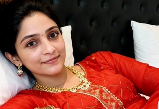 Cute Desi Bhabi Cheated Her Tighten one's belt and Fucked with Ex in Hotel