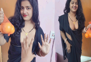 Sexy desi bhabhi brought apples be expeditious for her brother-in-law