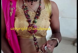 Indian crossdresser Lara D'Souza sexy video with respect to saree 2