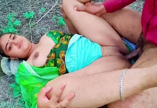 Desi regional Bhabhi sex in jungle with devar, bhabhi’s tight pussy fuck by her BF Devar, xxx glaze