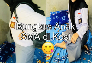 A shy Indonesian schoolgirl in hijab sneaks into be passed on flooring house for a forbidden afternoon.