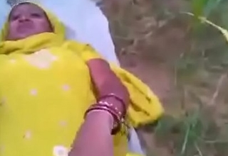 Desi yellow dress bhabi be sexually aroused by