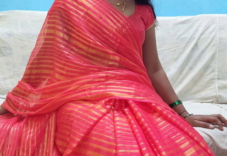 Pink saree pahani huyi bhabhi ko dekalhar raha nahi gaya aur bhabhi ko chod diya