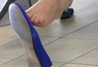 Candid Incredible Dangling Shoeplay Feet at Airport