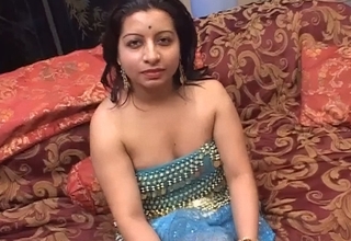 Chubby iIndian housewife Adata enjoyed her first double dicking very praisefully