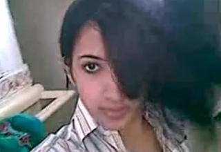 Hot Desi girl recording selfie be advantageous to boyfriend