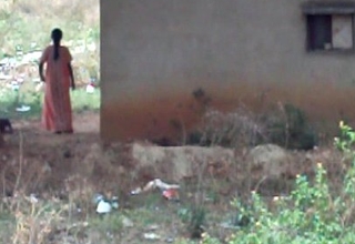 desi lady pissing shy away from her house 2